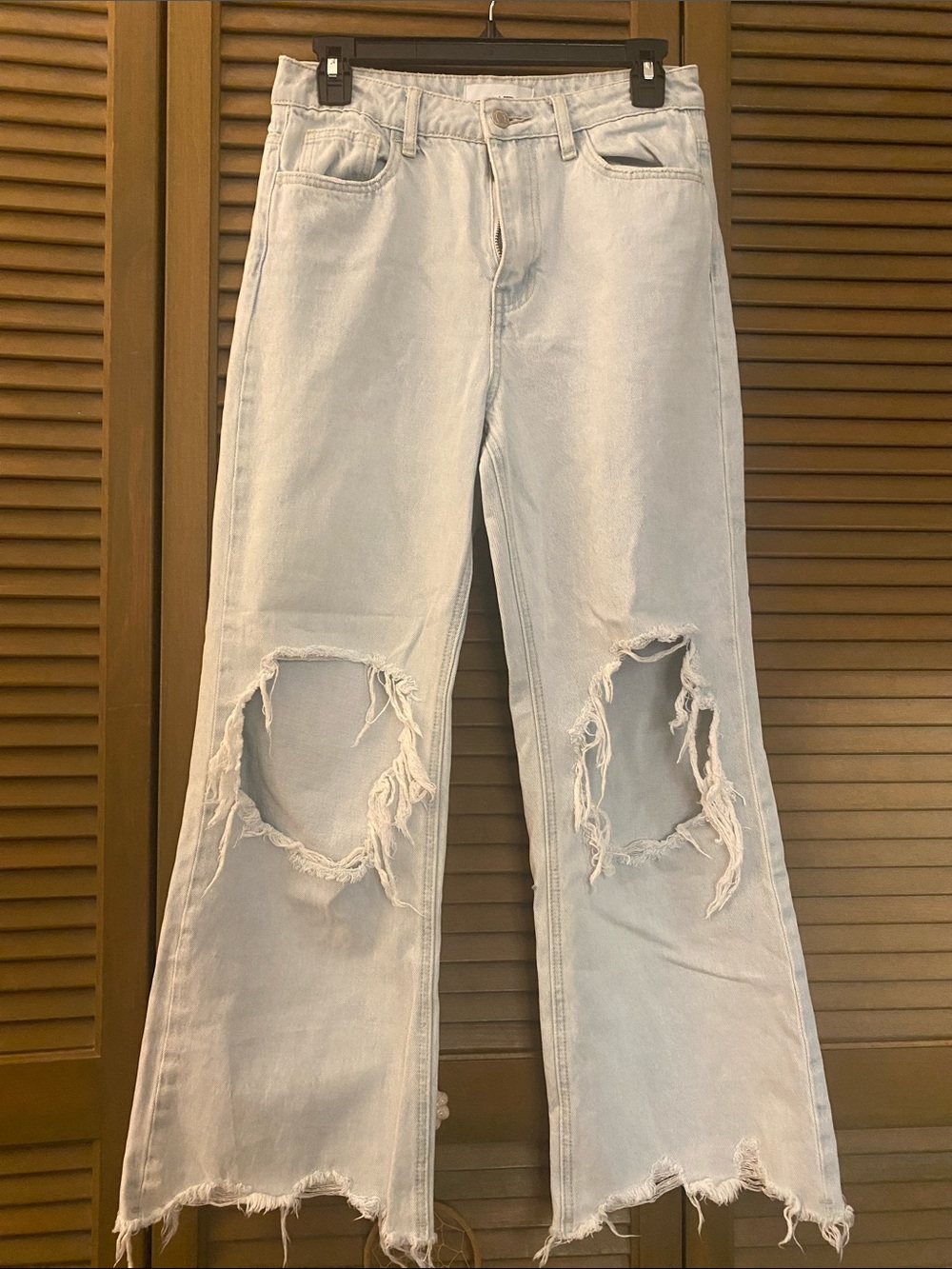 Vervet Distressed Light Blue Wide-Leg Jeans with Knee Rips